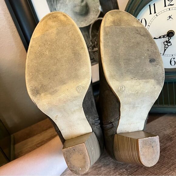 Green Old Navy Sueded Ankle Boot for Women 9 - Picture 7 of 11